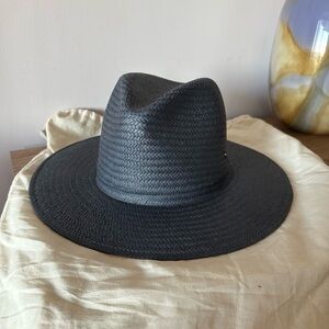 ♥️ Packable straw hat in Navy Blue